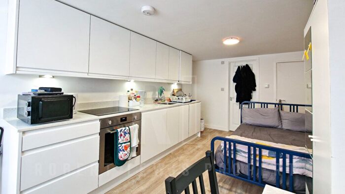Studio To Rent In Finchley Road, London, NW11