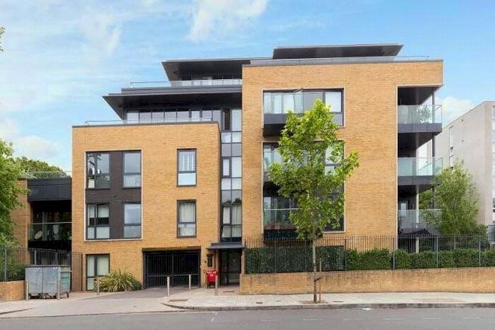 2 Bedroom Flat To Rent In Linnet Court, Westleigh Avenue, London, SW15