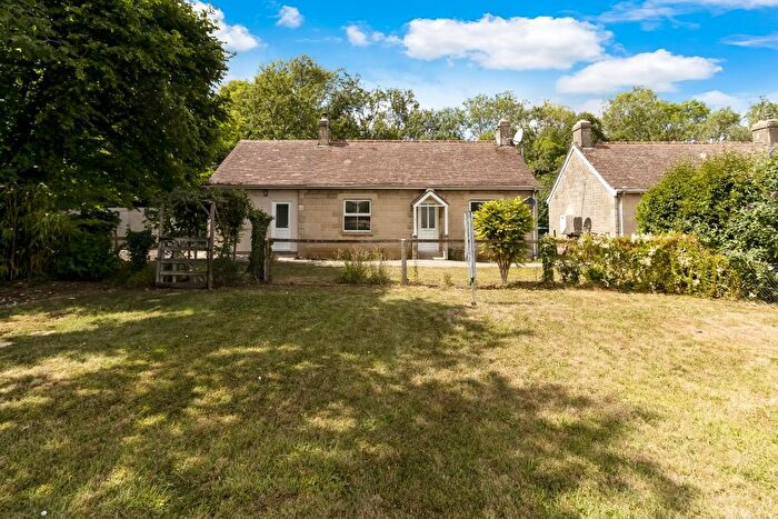 3 Bedroom Bungalow To Rent In Driffield, Cirencester, Gloucestershire, GL7