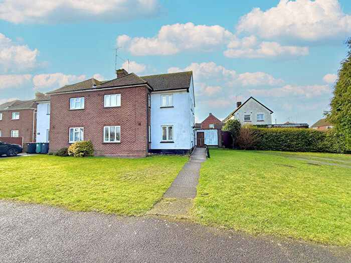 3 Bedroom Semi Detached House For Sale In Beecroft Way, Dunstable, LU6