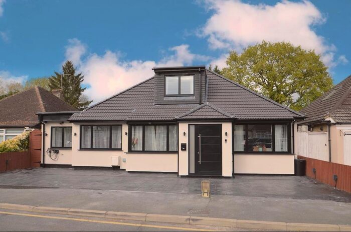 5 Bedroom Detached House To Rent In The Greenway, Ickenham, UB10