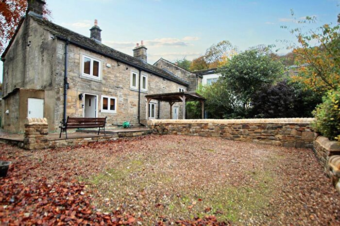 4 Bedroom Property To Rent In Kershaw Road, Todmorden, OL14