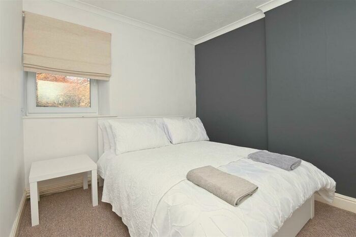 3 Bedroom Terraced House For Sale In Main Road, Hathersage, Hope Valley, S32