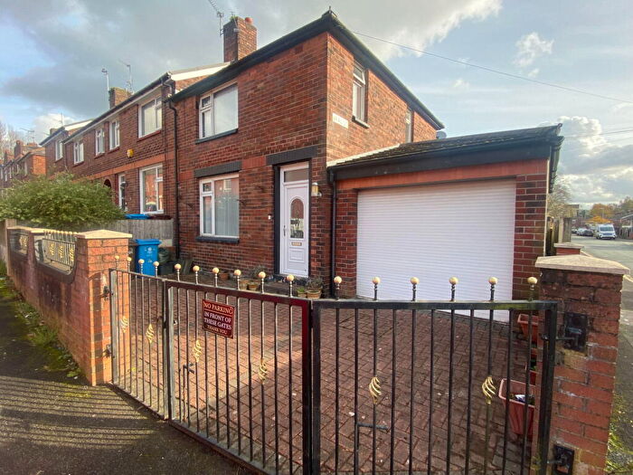 3 Bedroom Semi Detached House For Sale In Kimberley Street, Oldham, OL8