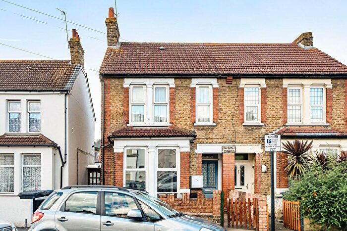 2 Bedroom Flat To Rent In Regina Road, Southall, UB2