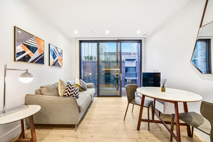 Apartment To Rent In Goodmans Fields, London, E1