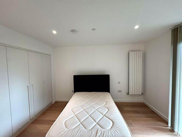 Flat To Rent In Caravel House, Rendal Way, Silvertown, E16