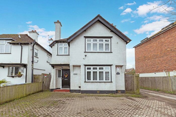 4 Bedroom Detached House For Sale In Bath Road, Maidenhead, SL6