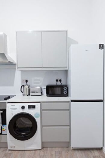 1 Bedroom Flat To Rent In Flat A, High Road, London Ql, Uk, London, N12