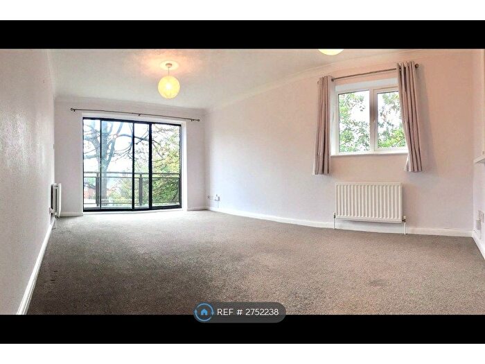 2 Bedroom Flat To Rent In Whitehaven Close, Bromley, BR2