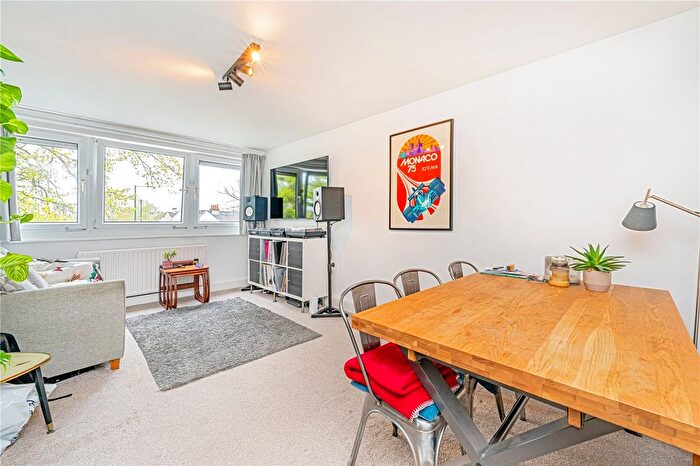2 Bedroom Flat For Sale In Fairlight, Hampton, Middlesex, TW12