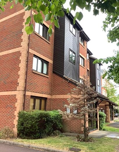 2 Bedroom Flat To Rent In Southey Road, Wimbledon, SW19