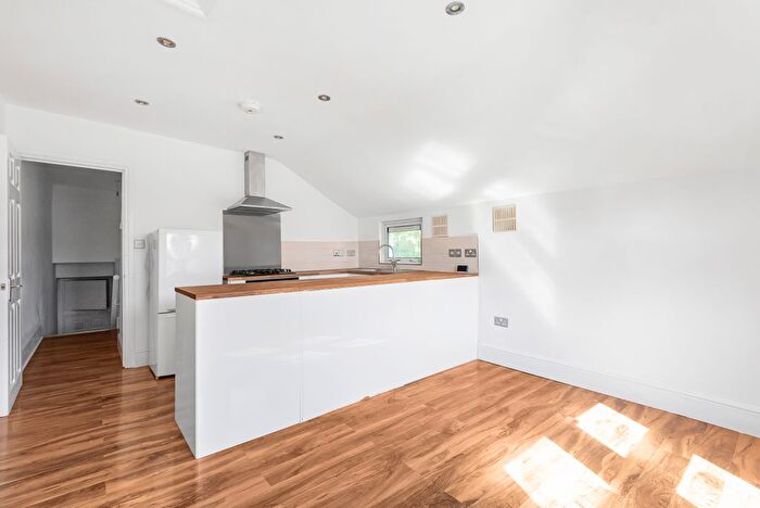 2 Bedroom Flat To Rent In Harlesden Gardens, London, NW10