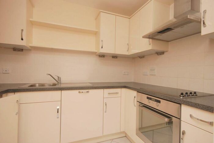 2 Bedroom Flat To Rent In Station Approach, Woking, GU22