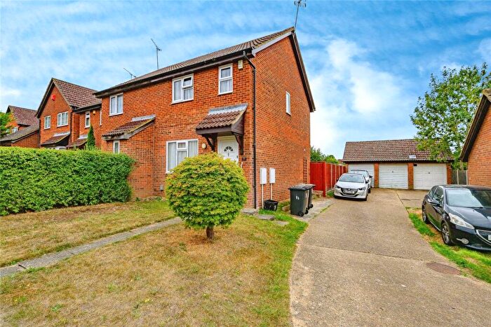 3 Bedroom End Of Terrace House For Sale In Goldcrest Close, Luton, Bedfordshire, LU4