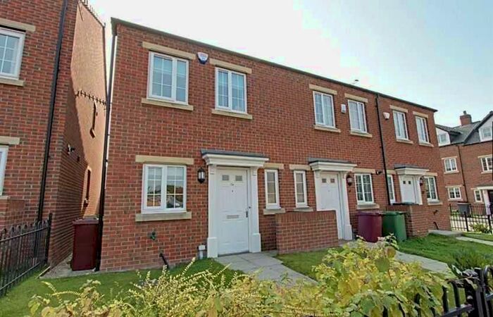 2 Bedroom House To Rent In Carr Vale Road, S44