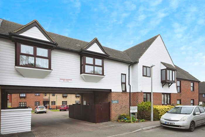 2 Bedroom Flat For Sale In Windsor Mews, Hilltop Close, Rayleigh, Essex, SS6
