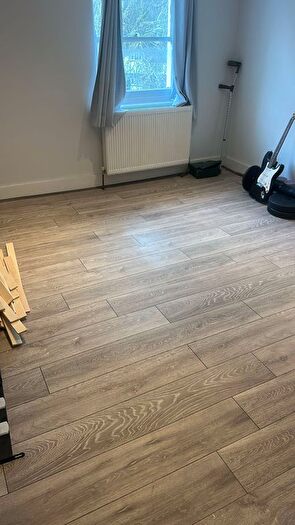 3 Bedroom Flat To Rent In Samuel Street, Woolwich, SE18