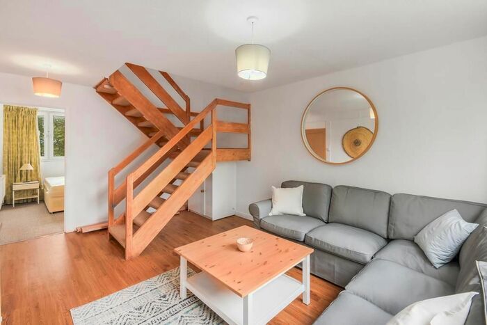 4 Bedroom Flat To Rent In Thomas Baines Road, London, SW11