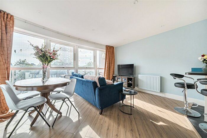2 Bedroom Flat To Rent In Douglas Road, Wood Green, London, N22