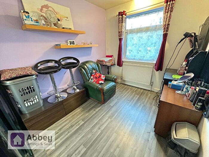 2 Bedroom Semi-Detached House For Sale In Anstey Lane, Leicester, LE4