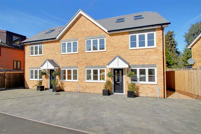 4 Bedroom Semi Detached House To Rent In Chiswell Green, St Albans, AL2