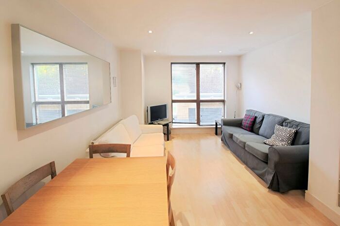 1 Bedroom Flat To Rent In Admiral Court, Brewery Wharf, Leeds, LS10