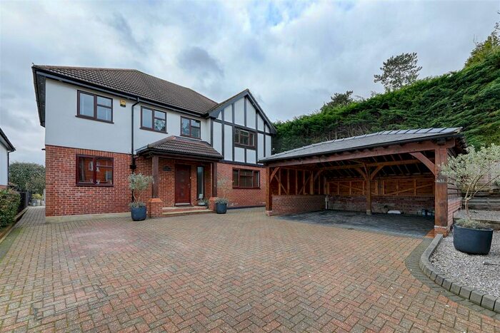 5 Bedroom Property To Rent In Briscoe Road, Hoddesdon, EN11