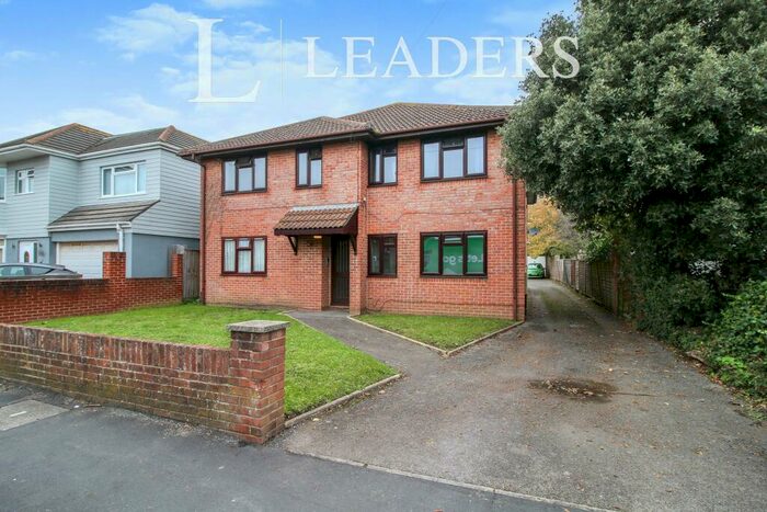 2 Bedroom Flat To Rent In Christchurch, BH23