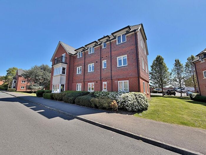 2 Bedroom Apartment For Sale In Pater Court, Knowle, PO17