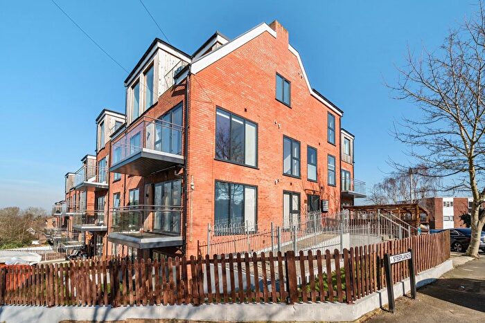 3 Bedroom Flat To Rent In Claybury, Bushey, WD23