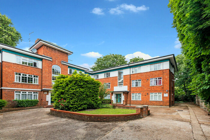 2 Bedroom Apartment To Rent In Knights Park, Kingston Upon Thames, KT1