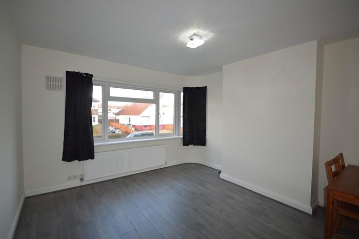 2 Bedroom Flat To Rent In Queens Court, Kenton Lane, HA3