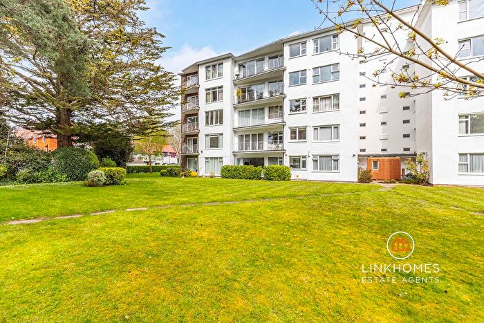 2 Bedroom Flat For Sale In Western Road, Poole, BH13