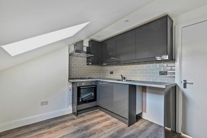 Studio To Rent In Uxbridge Road, London, W12