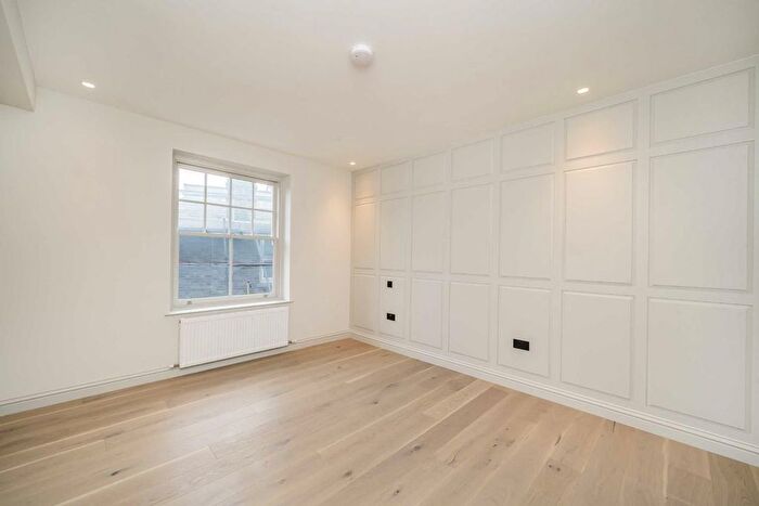 1 Bedroom Flat For Sale In Hillcrest Road, London, W3