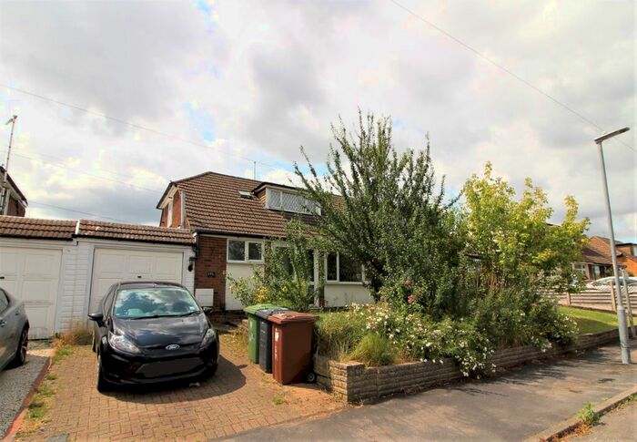 4 Bedroom Bungalow To Rent In Sunnybank Road, Potters Bar, EN6