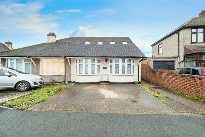 5 Bedroom Semi Detached Bungalow For Sale In Rothbury Avenue, Rainham, RM13