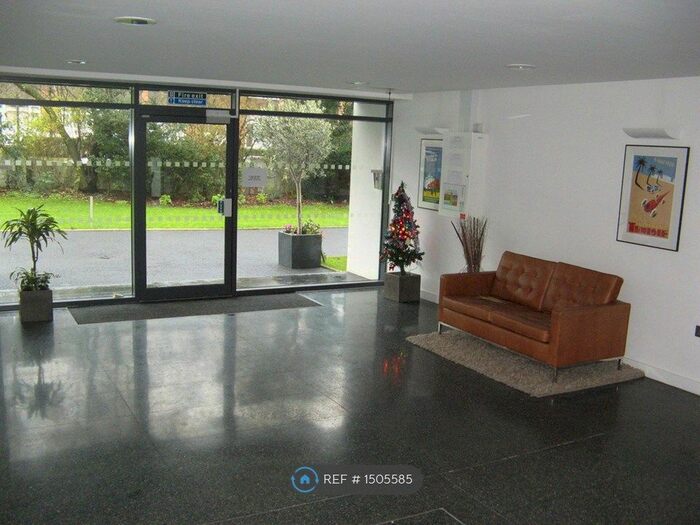 Studio To Rent In Kersfield House, London, SW15