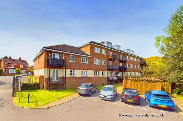 2 Bedroom Flat To Rent In Eastworth Road, Chertsey, KT16