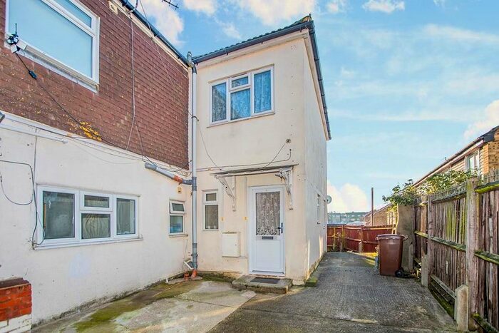 2 Bedroom Flat To Rent In Main Road, Hoo, Rochester, Kent, ME3