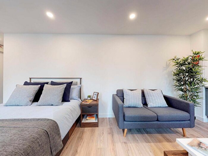Apartment To Rent In Apt, Apollo Residence #, S1