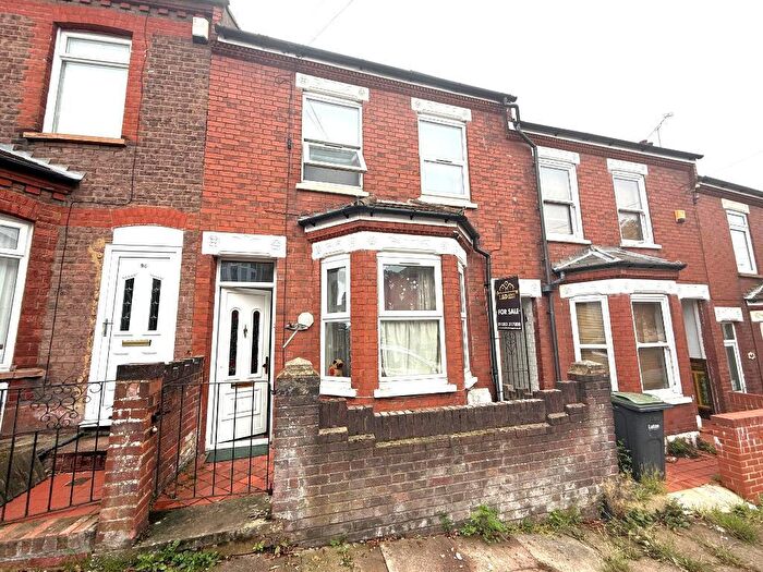 3 Bedroom Terraced House For Sale In Talbot Road, Round Green, Luton, Bedfordshire, LU2