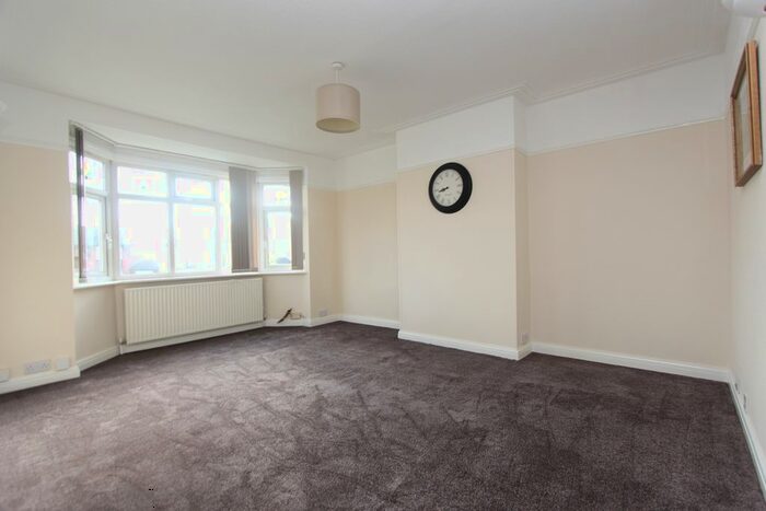 2 Bedroom Maisonette To Rent In Beechcroft Avenue, Rayners Lane, Harrow, Middx, HA2