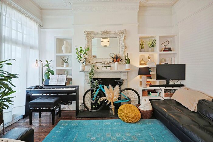 1 Bedroom Flat To Rent In Fulham Road, London, SW6