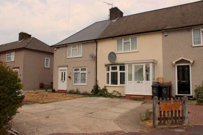 3 Bedroom House To Rent In Langley Garden, Dagenham, RM9