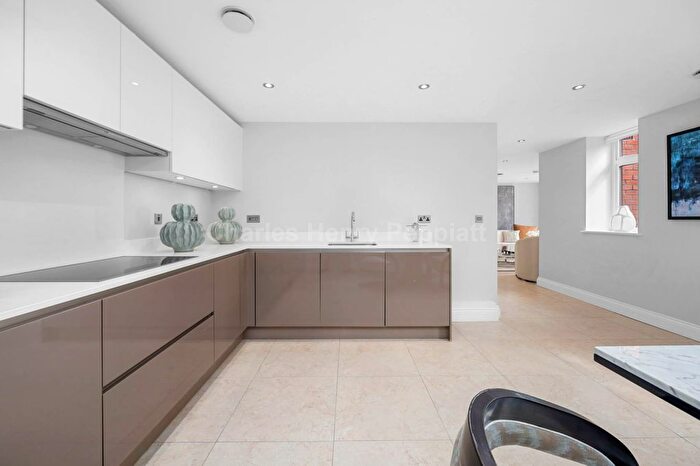 2 Bedroom Flat To Rent In Marlborough Drive, Bushey, WD23