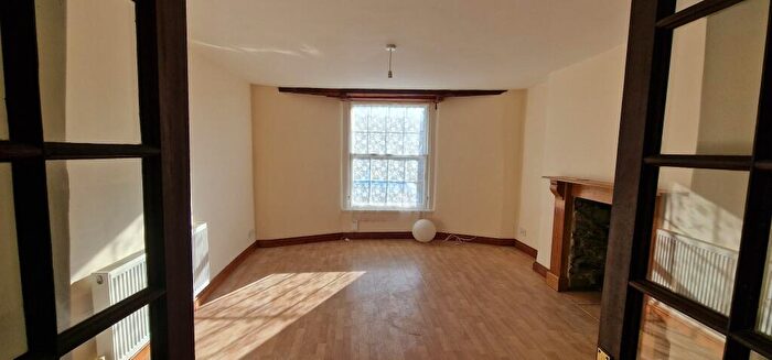 1 Bedroom Flat To Rent In Old Exeter Road, Tavistock, Devon, PL19
