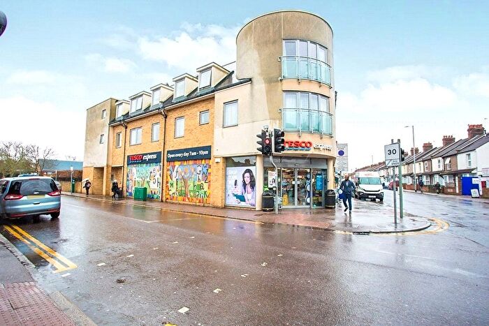 1 Bedroom Flat To Rent In Harwoods Road, Watford, Hertfordshire, WD18