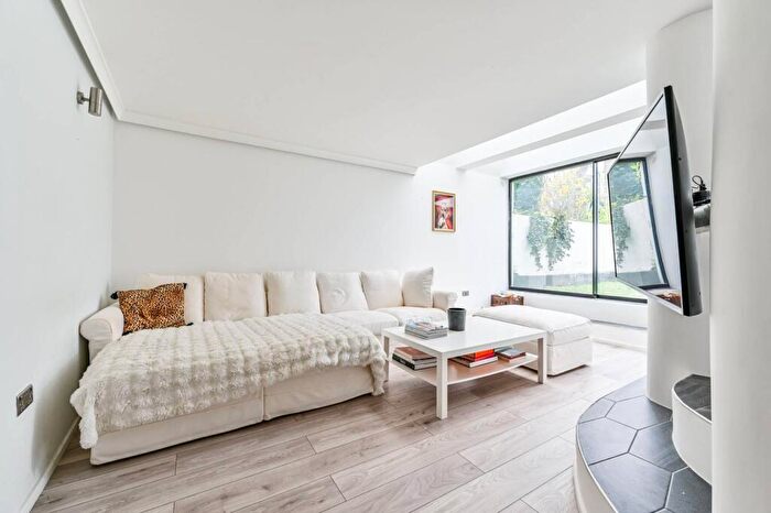 2 Bedroom Flat To Rent In Cantelowes Road, Camden Town, London, NW1